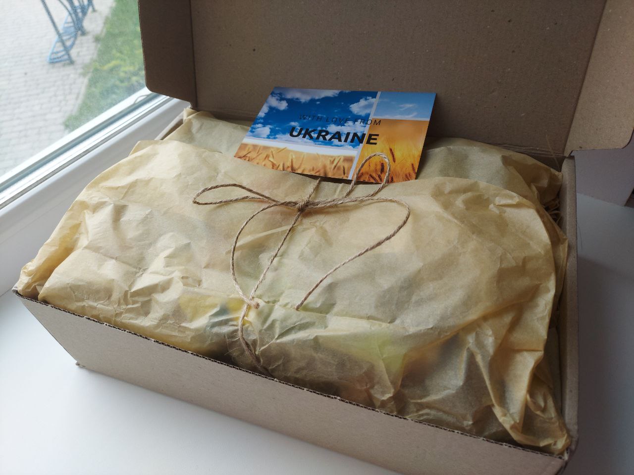 Ukrainian Box (Style 2). Surprise Box from Ukraine (Українські сувеніри)