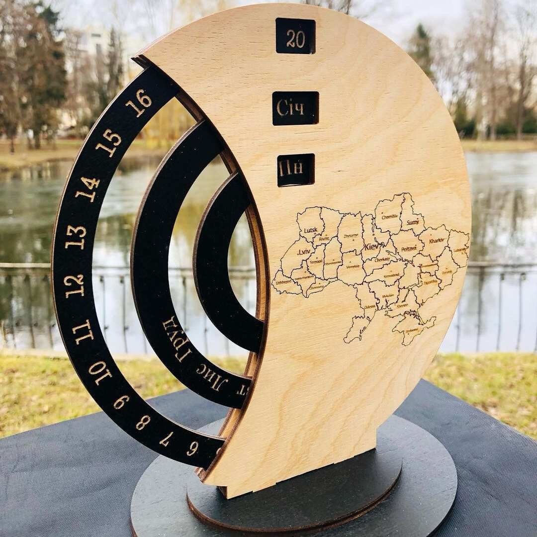 Wooden Perpetual Calendar from Ukraine Artist (календар)