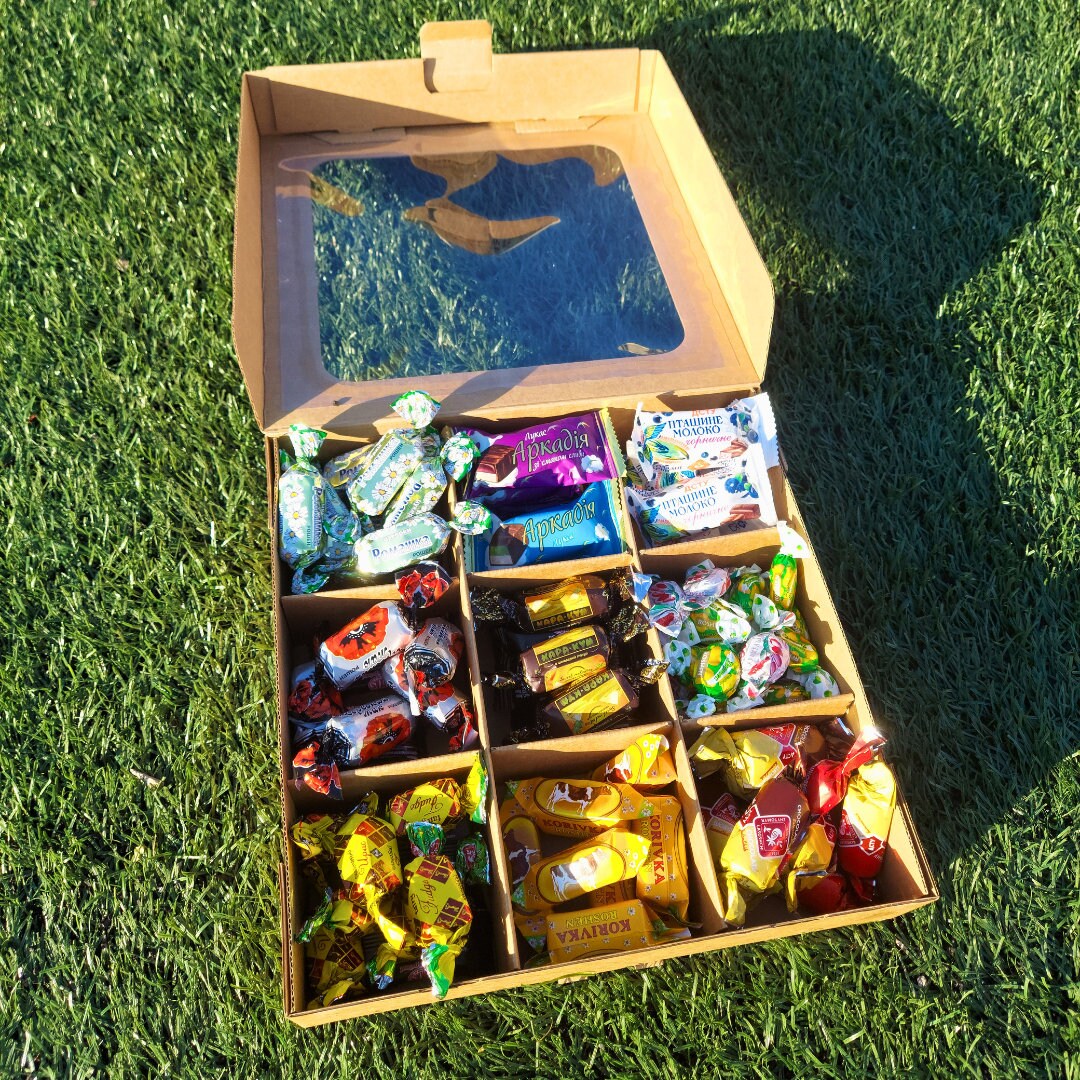 Ukrainian Set in a Gift Box (Українські сувеніри)