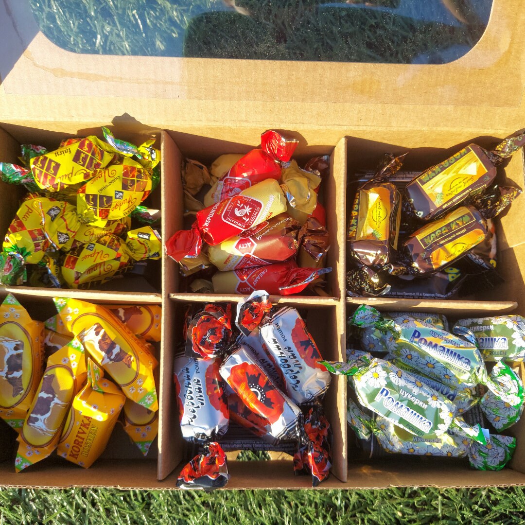 Ukrainian Set in a Gift Box (Українські сувеніри)