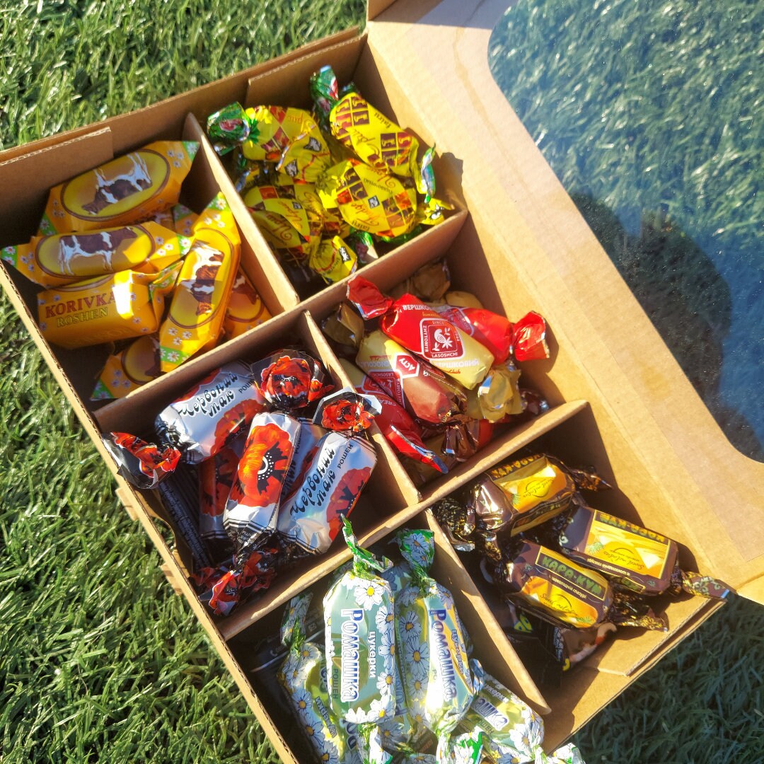 Ukrainian Set in a Gift Box (Українські сувеніри)