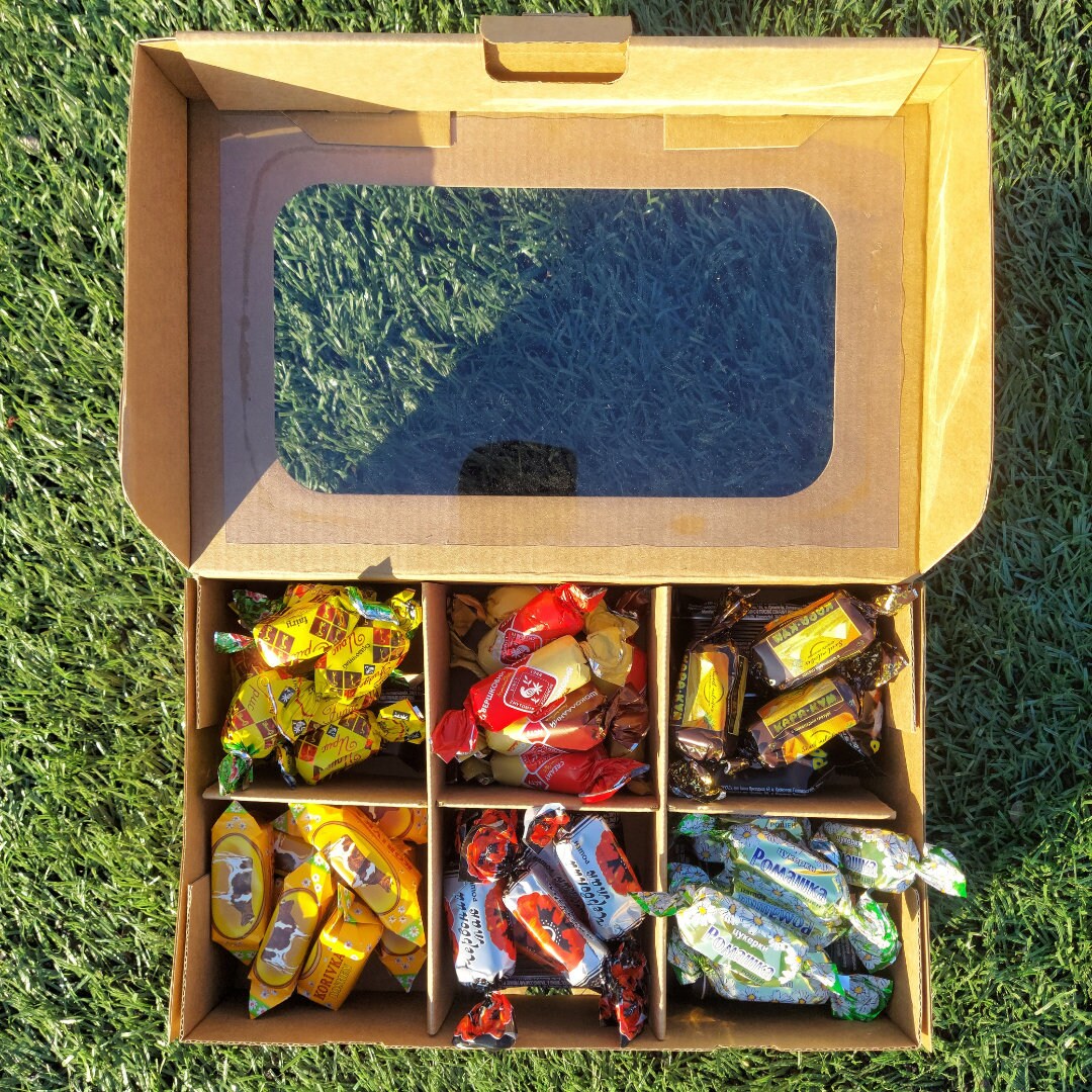 Ukrainian Set in a Gift Box (Українські сувеніри)