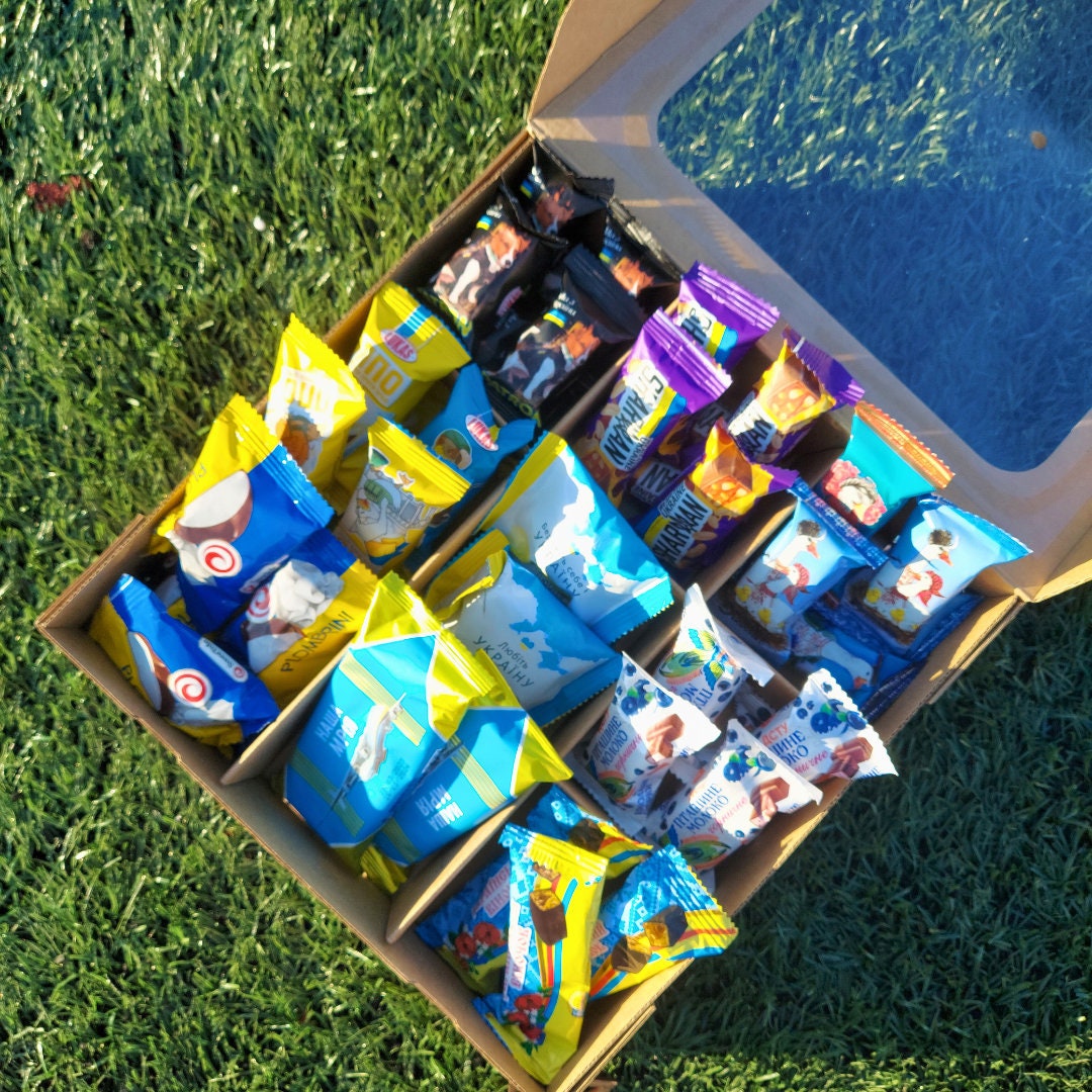 Patriotic Ukrainian Gift Box (Українські сувеніри)