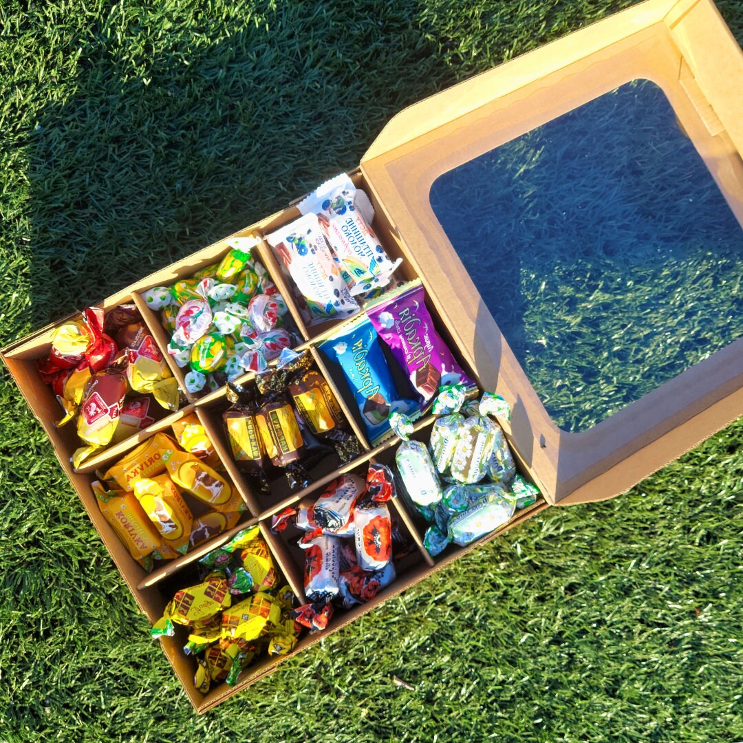 Ukrainian Set in a Gift Box (Українські сувеніри)