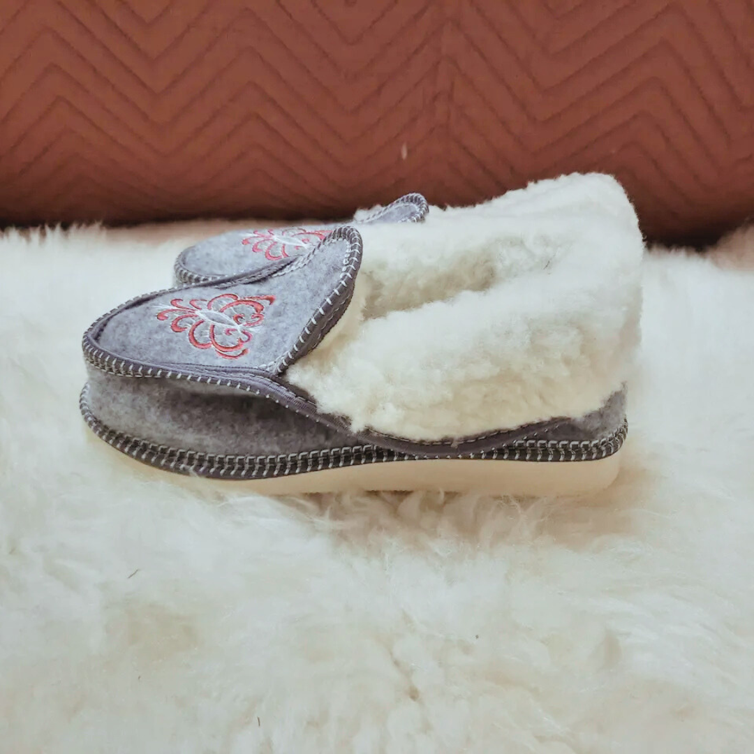 Handmade Wool Slippers with Hutsul Embroidery from Ukraine – Warm Felt Chuni for Women & Men – Cozy Winter Gift – Carpathian Folk Design