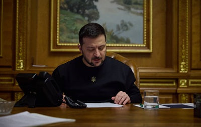 Zelensky Sweatshirt with Embroidered Ukrainian Tryzub. (Світшот чол.)