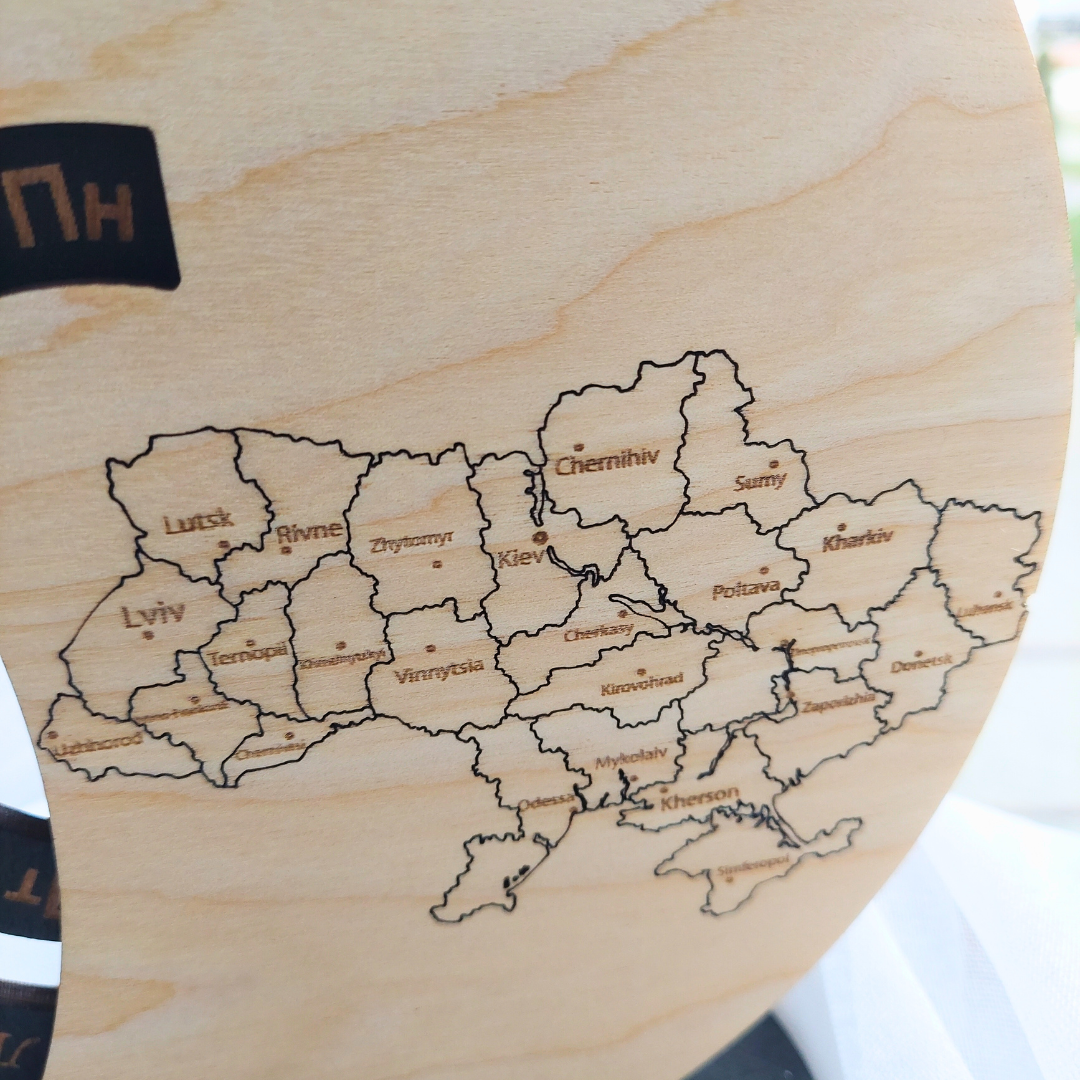 a wooden map of the united states