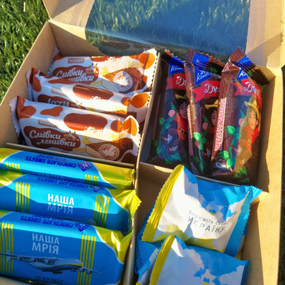 Ukrainian Gift Box 450gr (Українські сувеніри)