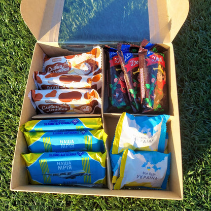Ukrainian Gift Box 450gr (Українські сувеніри)