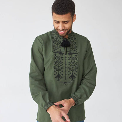 a man wearing a green shirt and blue jeans